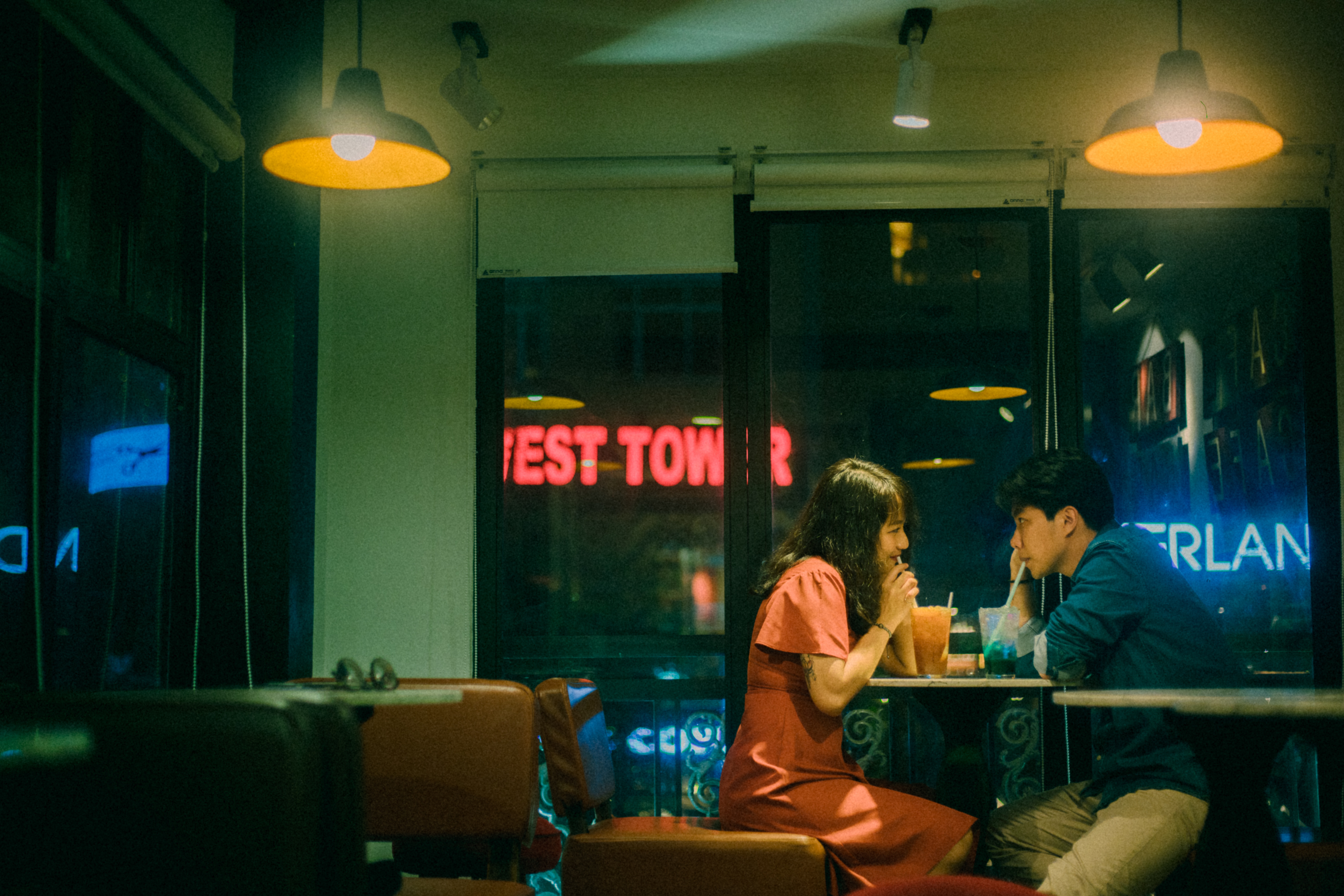 couple on a date at a diner